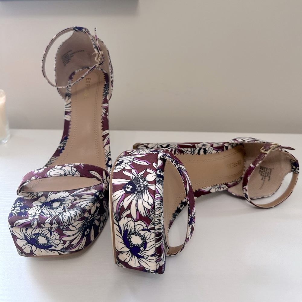Express, Floral Platform Heeled Sandals, size 7 (37). Floral Heeled, Open toes. - Picture 6 of 9